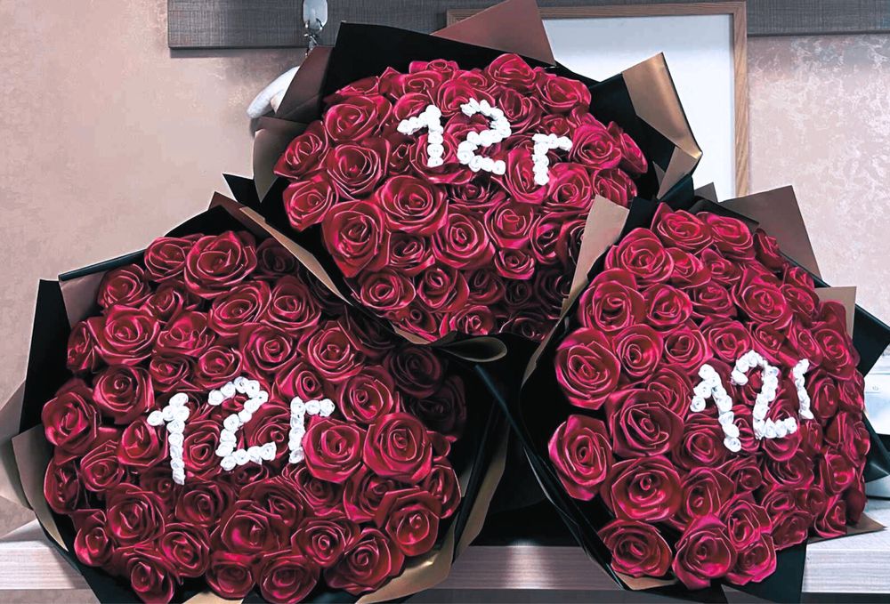 Подарък Букети от сатенени рози