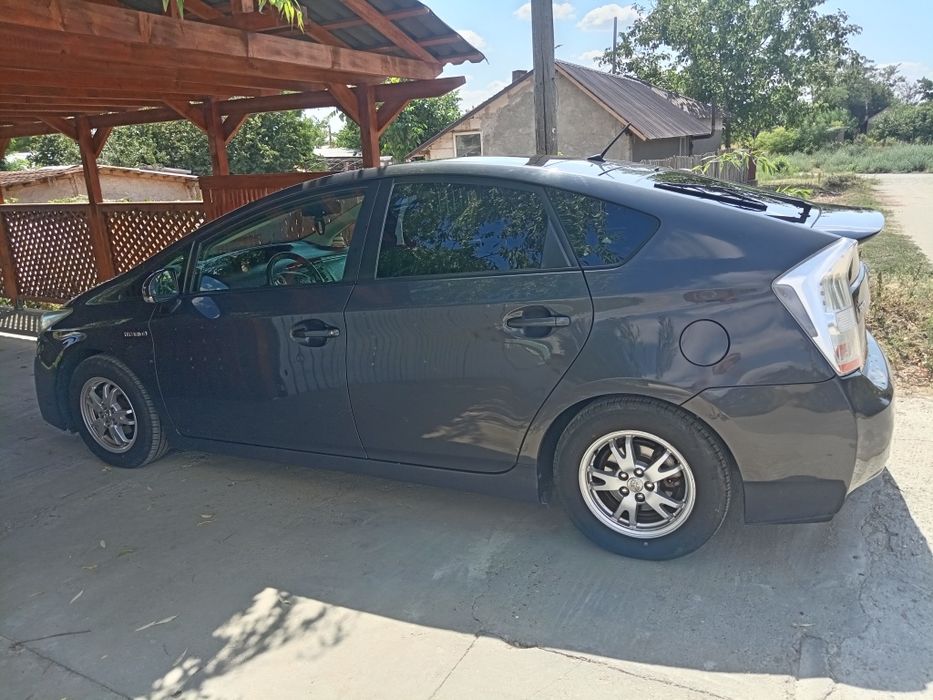 Vând Toyota prius 3 hibrid