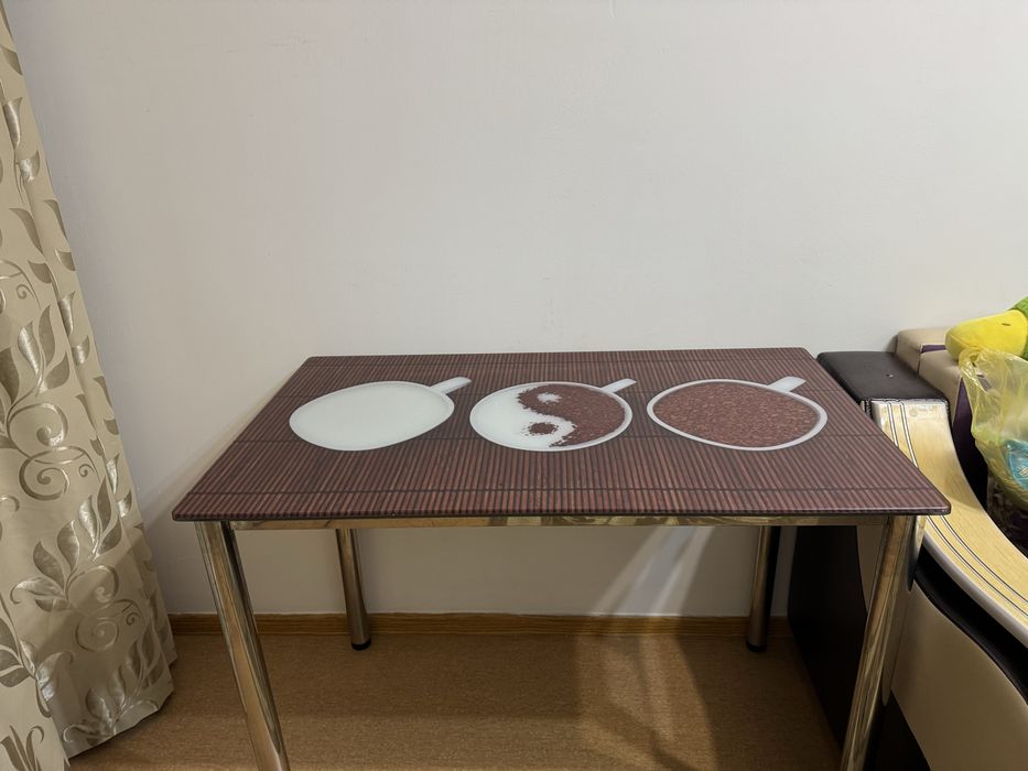 Продам стол стеклянный