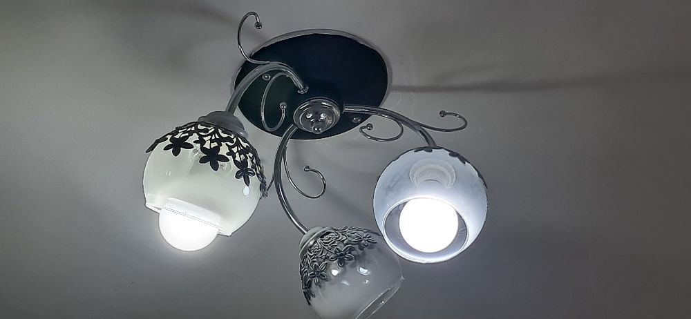 Люстры, в хорошом состояние,всё  работает. Есть доставка.