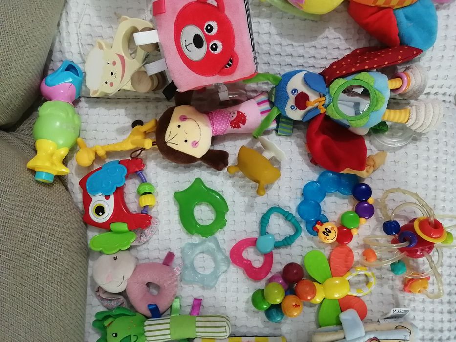 Lot masiv jucării bebeluși