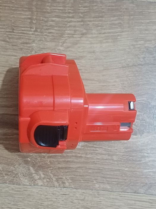 Baterie Makita 12v,  2A  1222 in stare foarte buna


#11