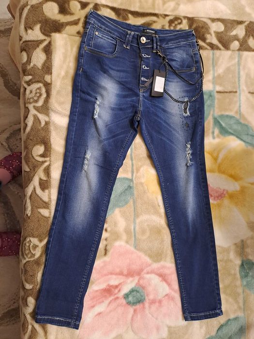 Продавам нови дамски дънки