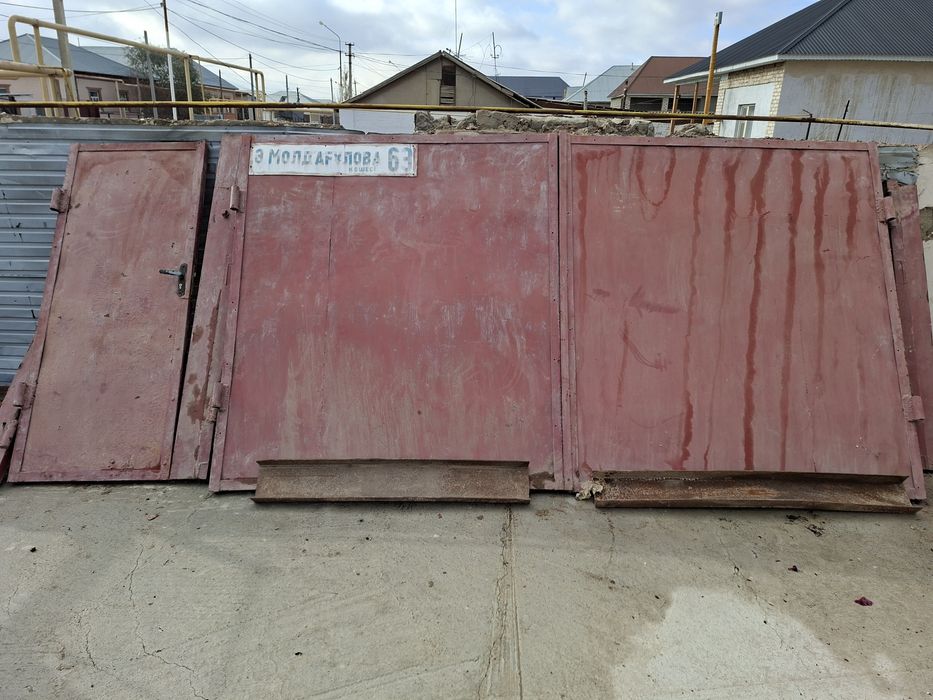 Дарбаза сатылады, темірлері қалың