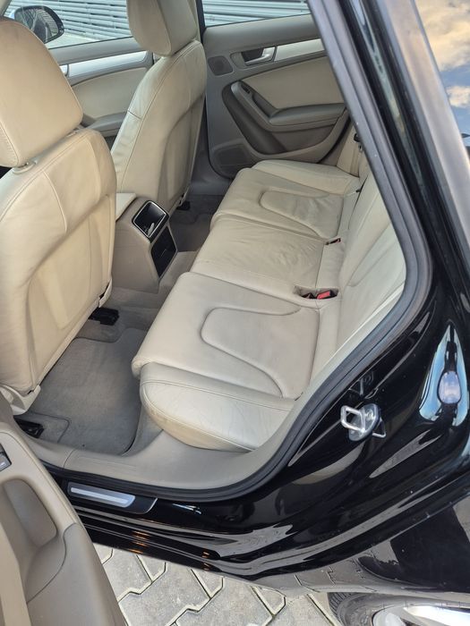 Vând Audi A4 Avant