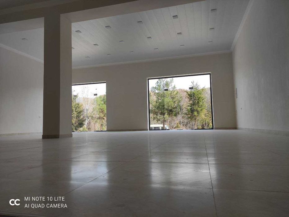 Продаётся помещение вдоль дороги  возле Сиаб базара!