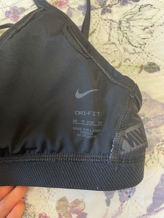 Спортно бюстие на Nike