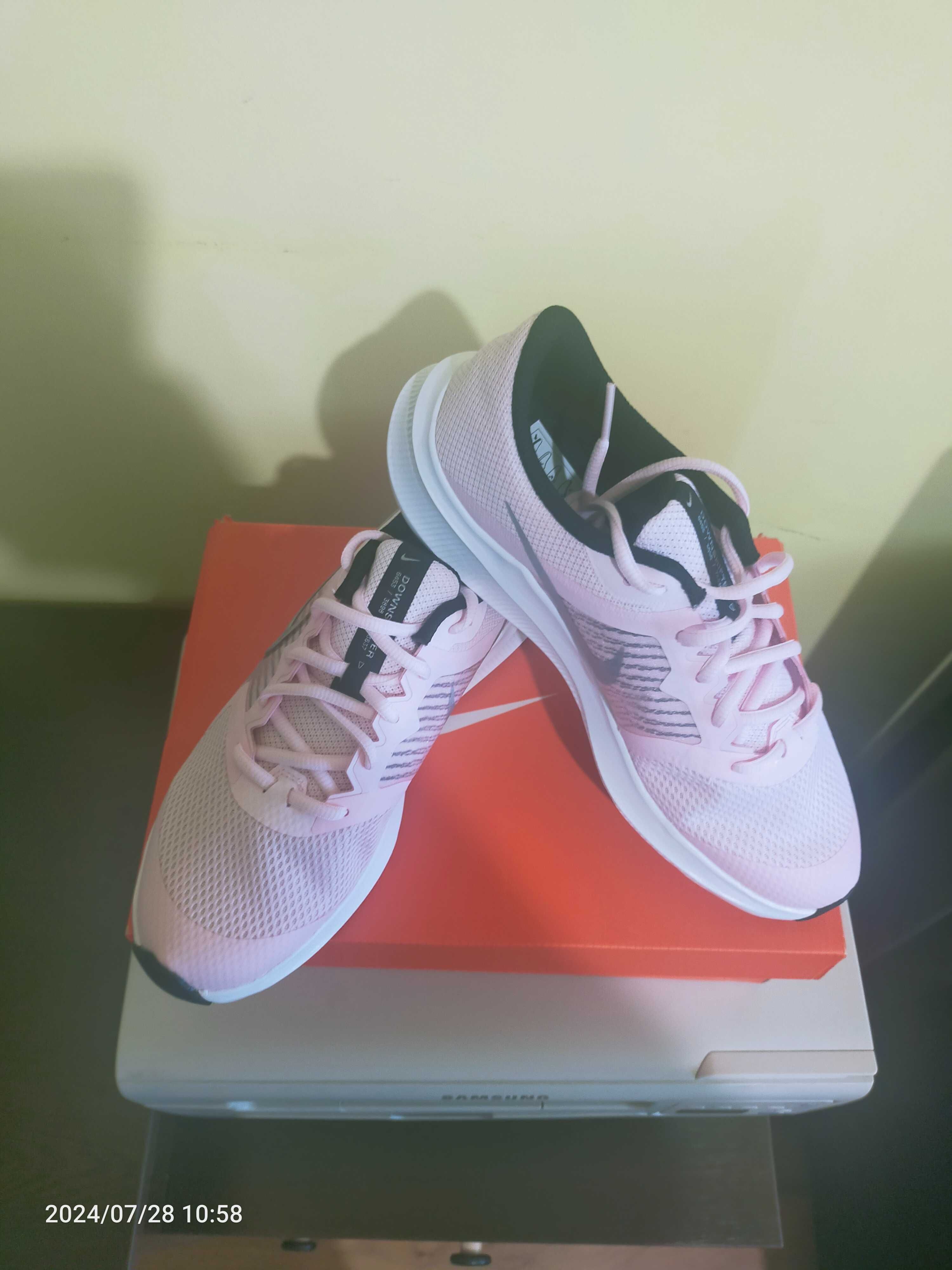 Дамски маратонки Nike