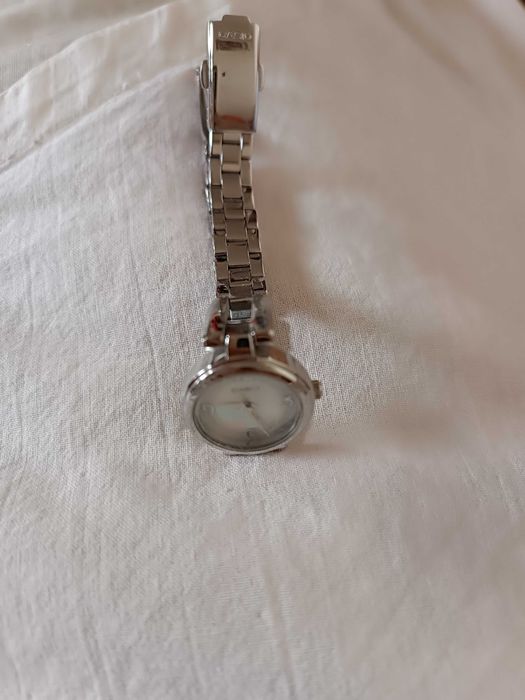 Дамски Часовник Casio и дамски часовник Q&Q