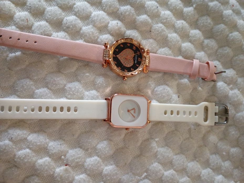 Страхотни  2 броя часовници-29 лв,часовник Armani,Комплект 5 в 1-35 лв