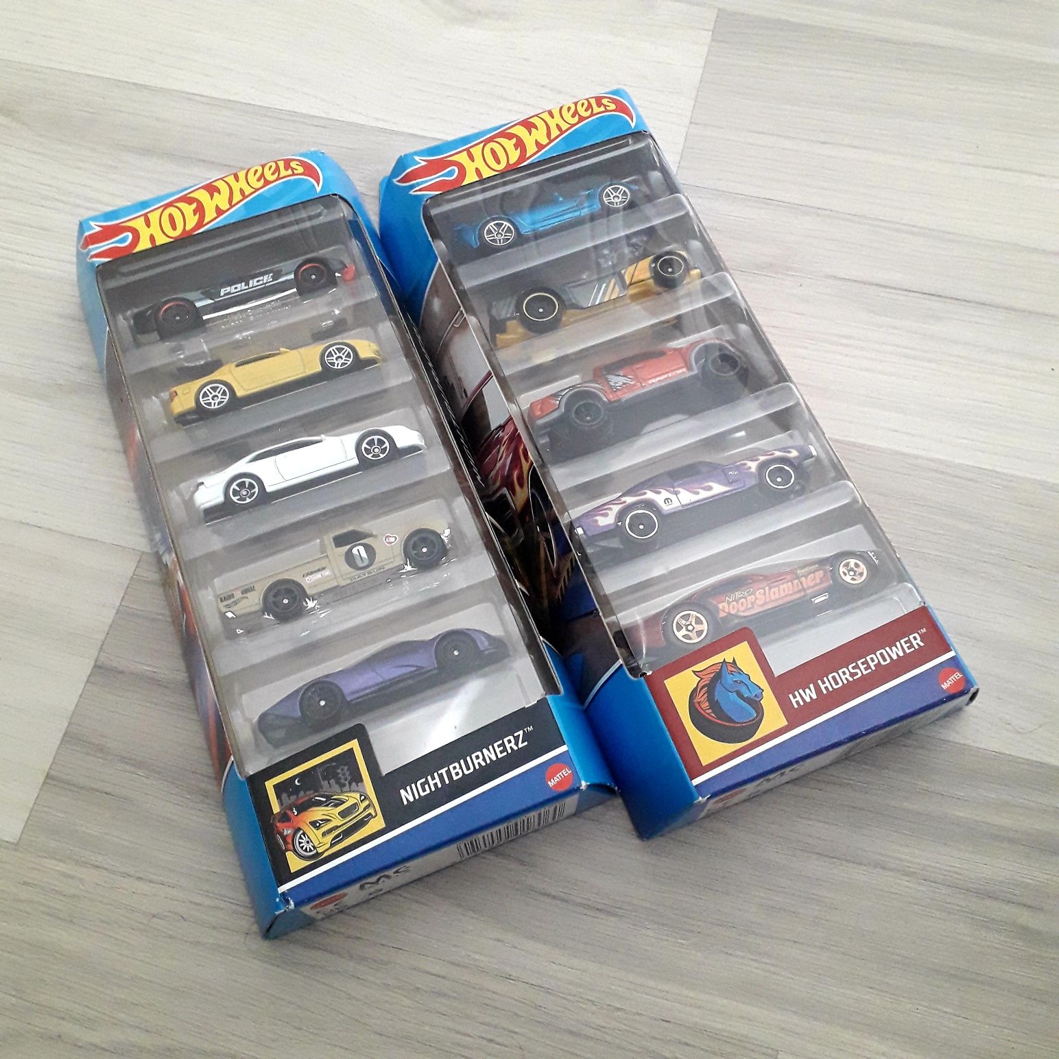 Set masinute de colectie HotWheels, seria Nightburnerz  si Horsepower