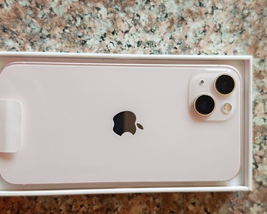 Продавам IPhone 13
