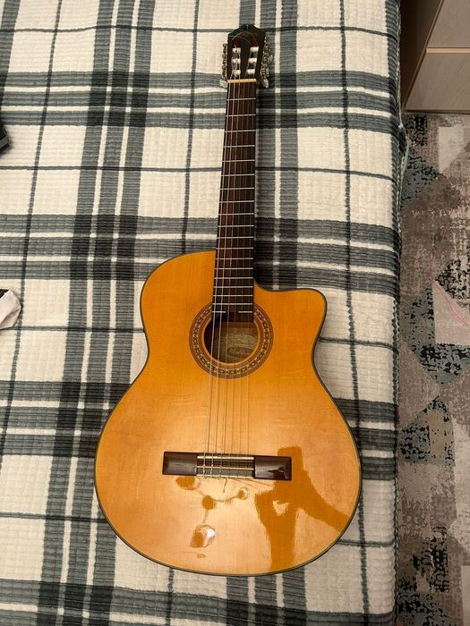 Продам гитару Washburn с подключением и тюнером