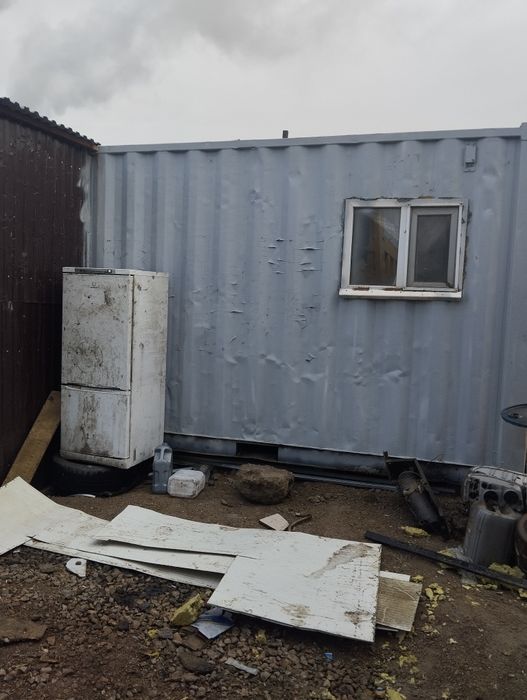 Продам цех 4м-5м с жилым контейнером