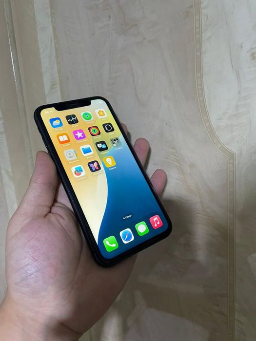 В продвже Айфон 11. 64GB.