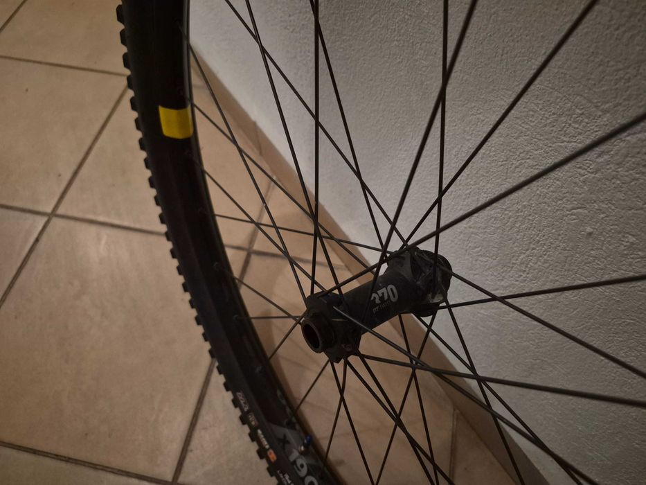 roata fata bicicleta dt swiss x1900 29 inch boost cu cauciuc tubeless