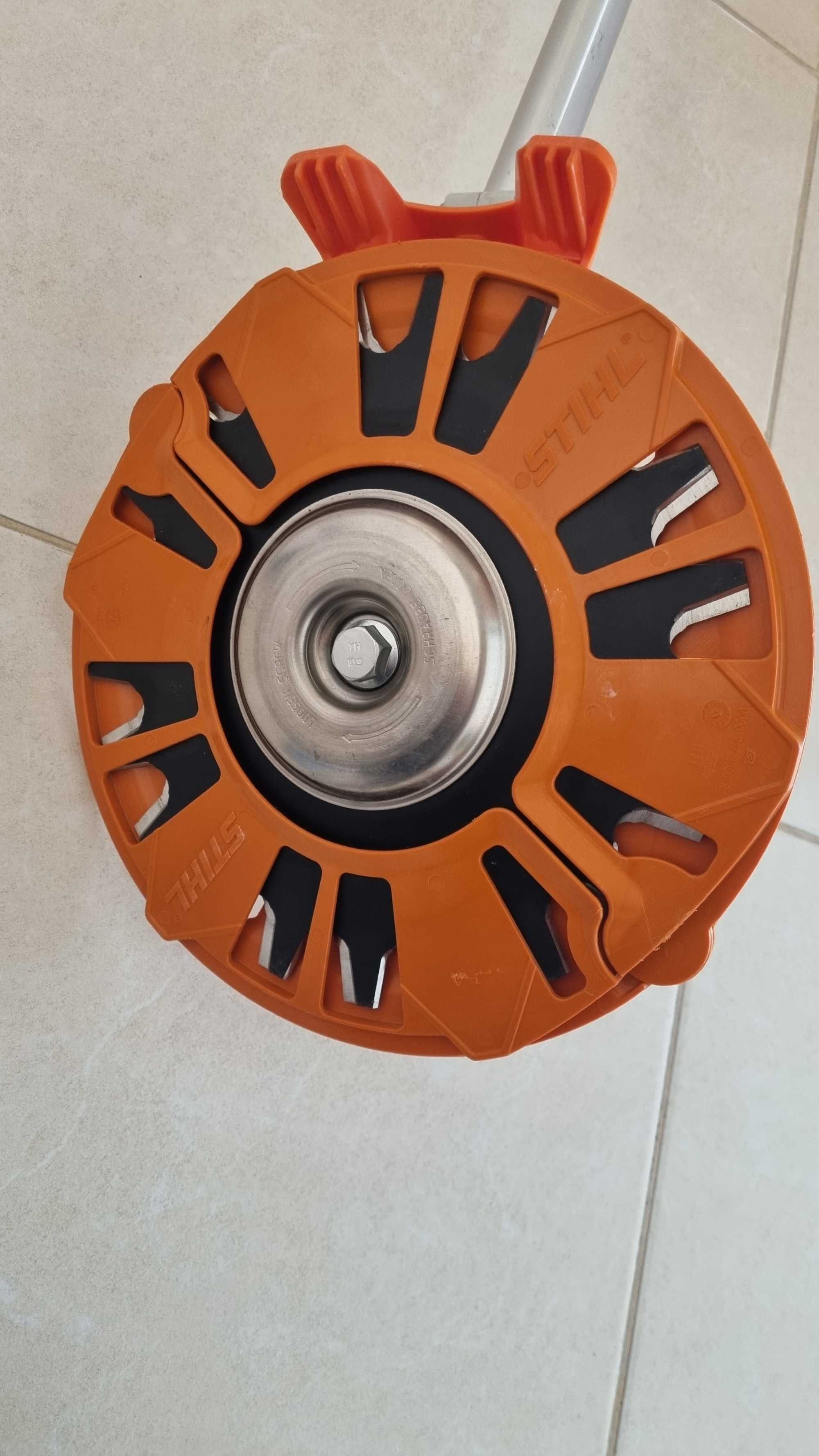 Trimer pe acumulator Sthil