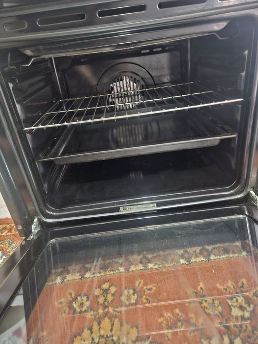 Духовка,газовая поверхность, вытяжка 100тыс