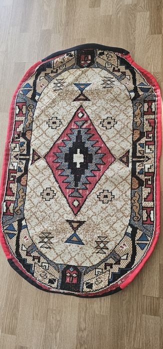 Маленький коврик овальный 118 × 74 см