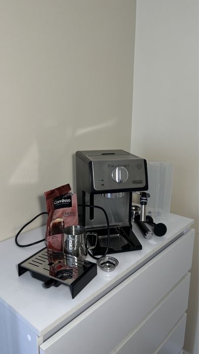 Продам кофемашинку Delonghi