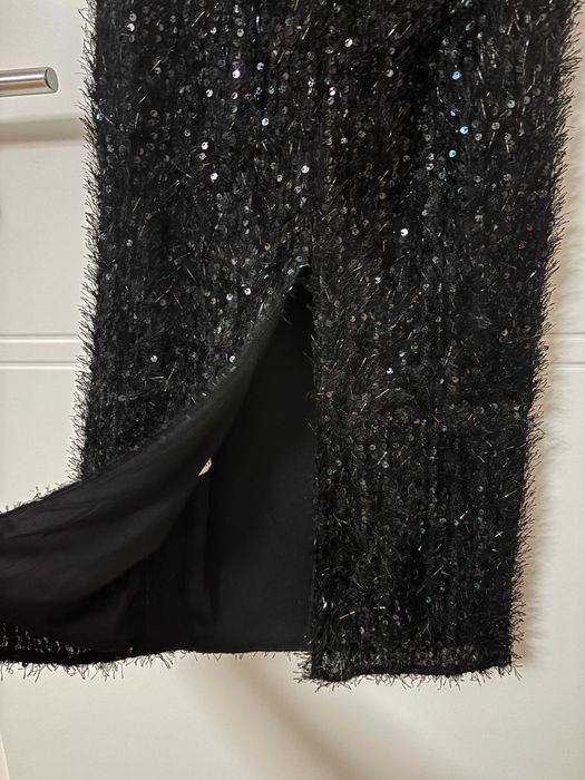 Черна миди рокля с блестящ ефект