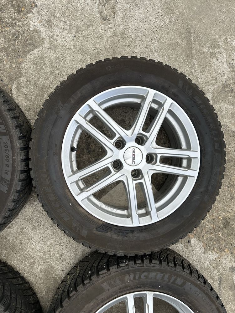 Jante aliaj Audi A4 cu cauciucuri  205/60R16