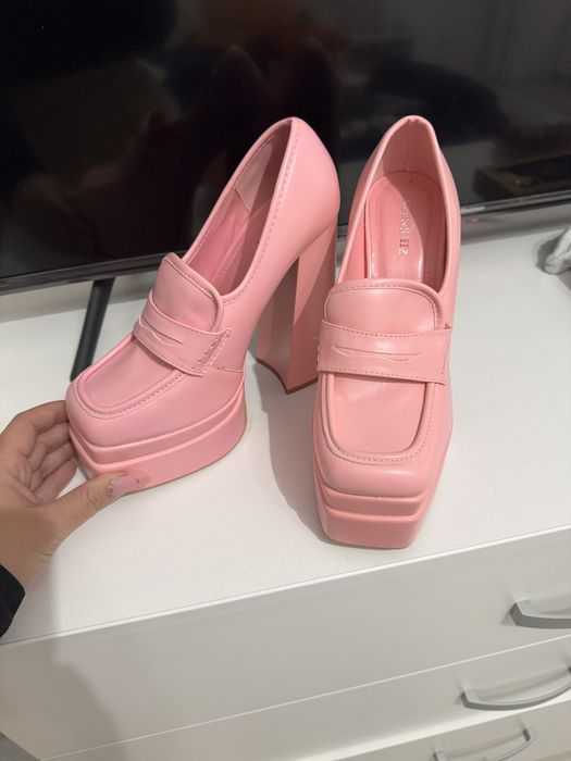 Pantofi roz cu toc