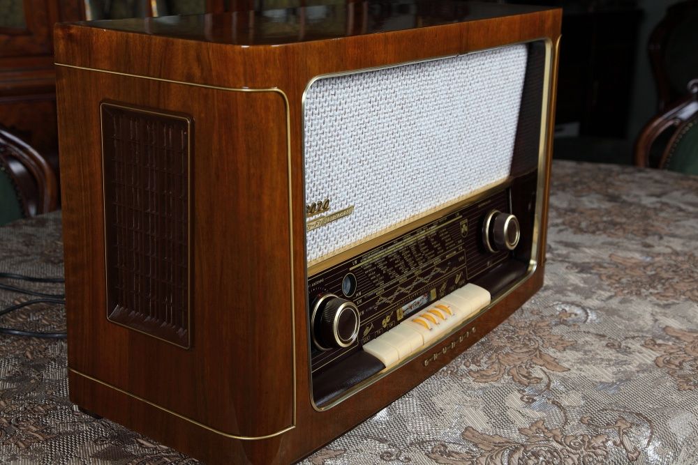 Vand radio pe lampi Grundig type 3020, complet restaurat