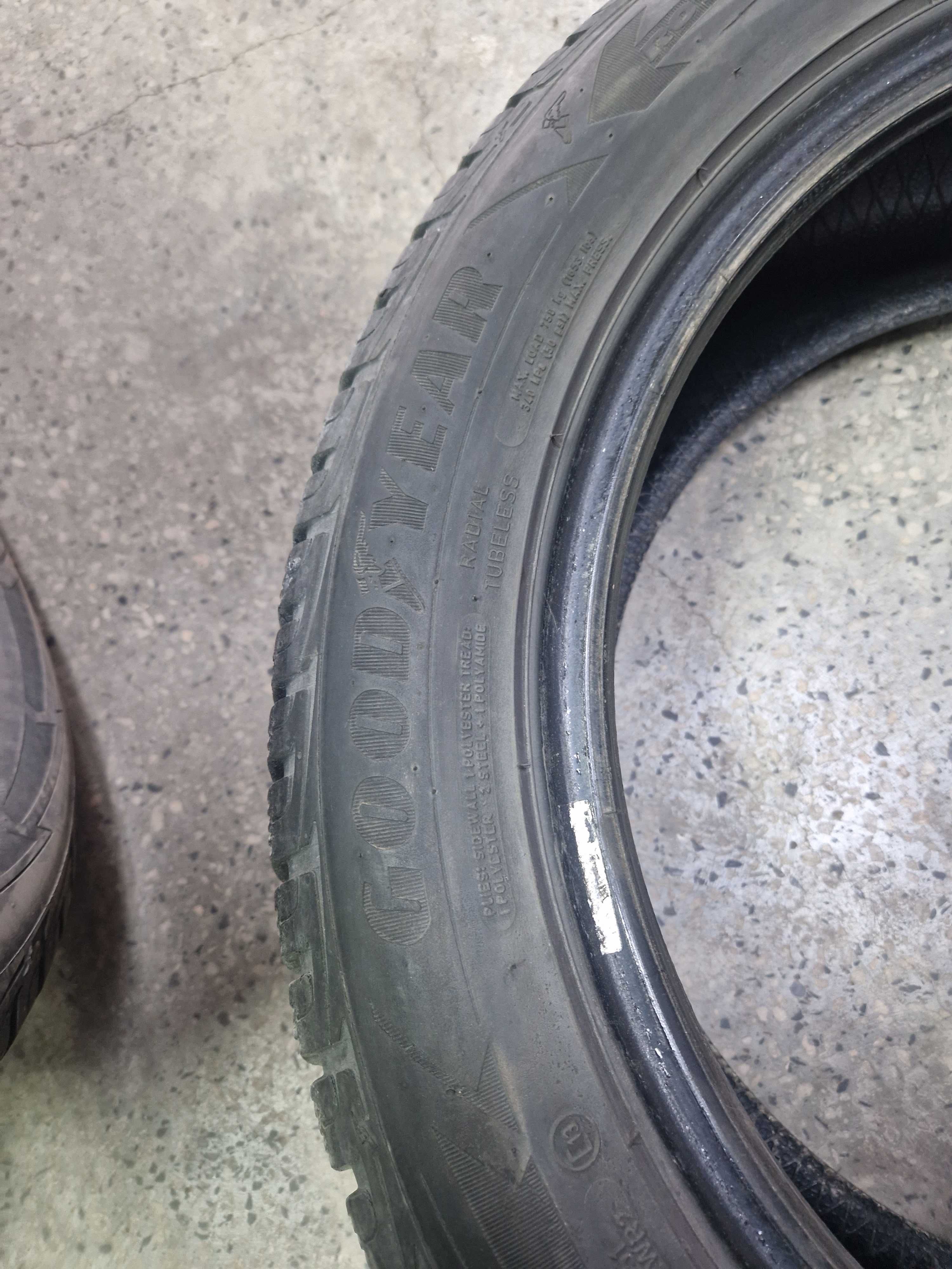 Зимни Гуми  215/55 R17 Good Year