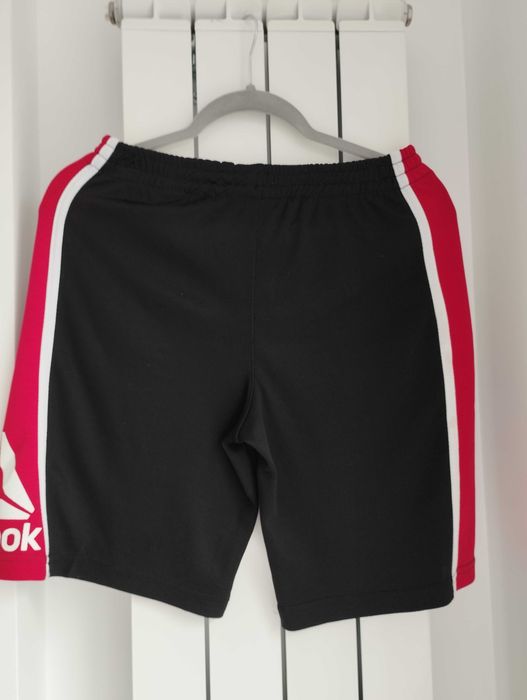 Vand pantaloni scurti Reebok