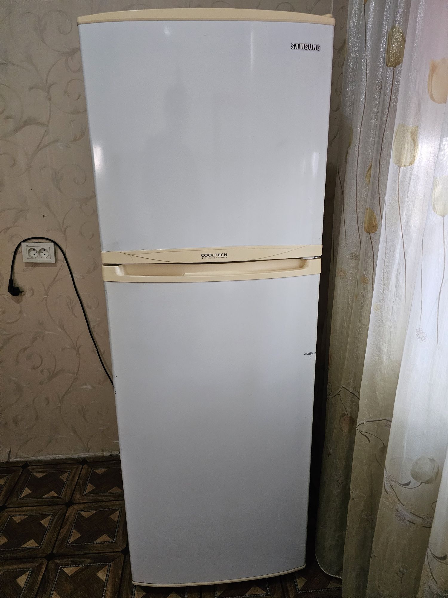 Срочно продам холодильник Samsung полный в рабочем состояние