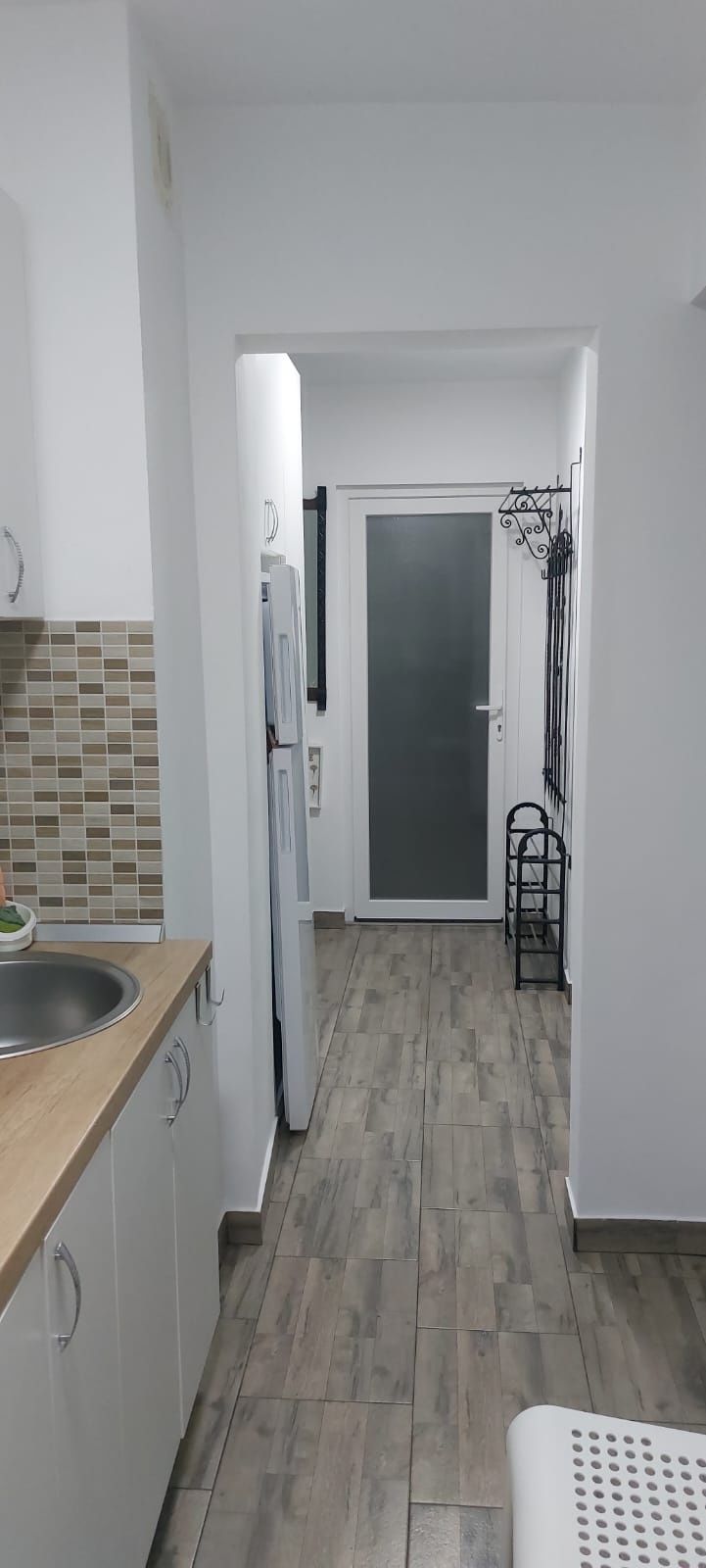 Închiriez apartament 3 camere,zona Vlaicu