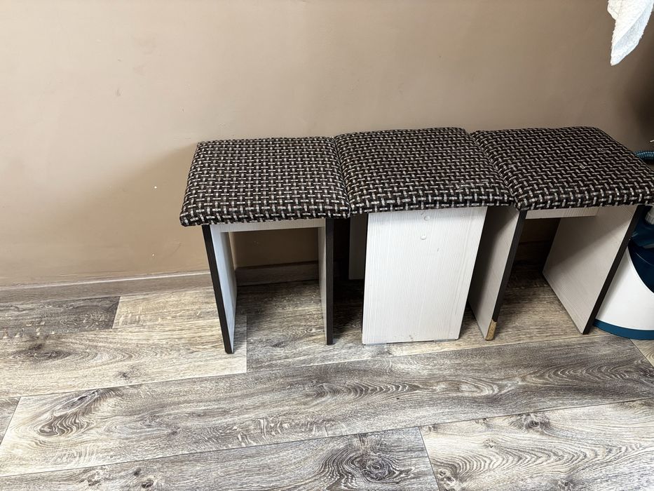 кухонный стол с табуретками