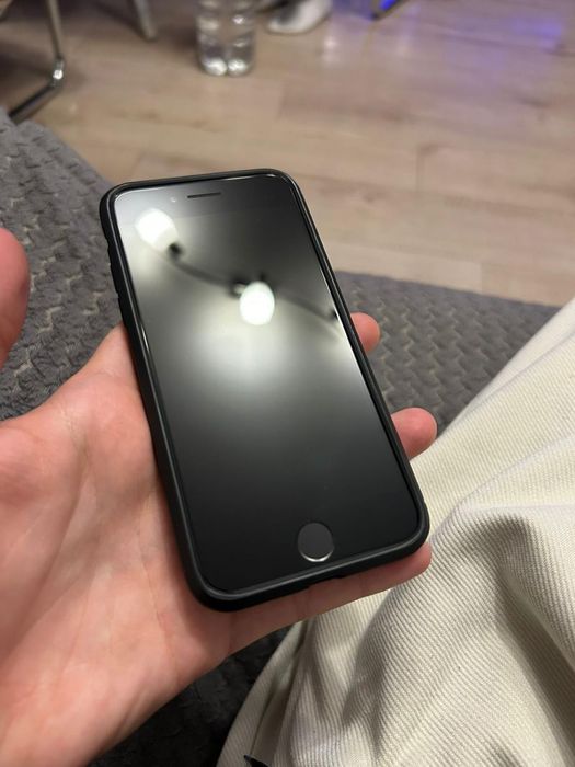 vând sau schimb iPhone se 2022 impecabil