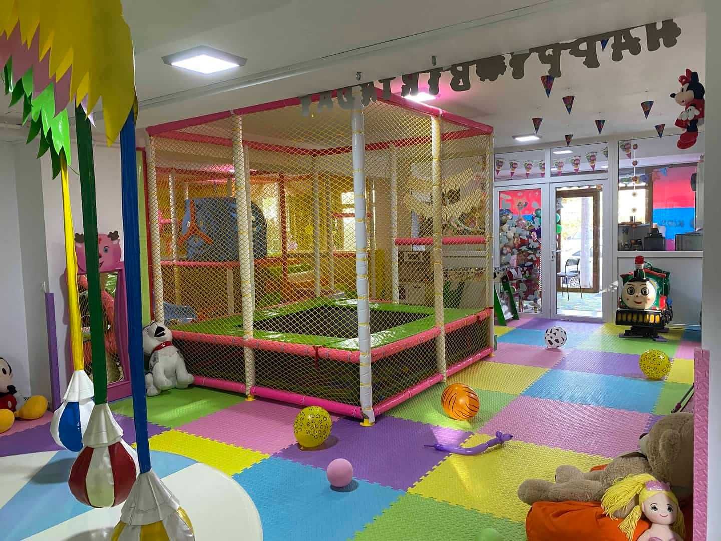 Pao Kids - Petrecere pentru copii / Loc de joaca interior cu piscina.