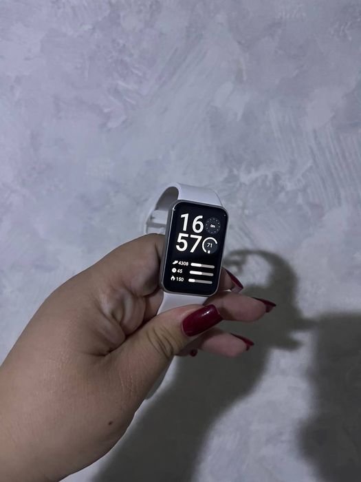 Фитнес-браслет Samsung Galaxy Fit3 белый