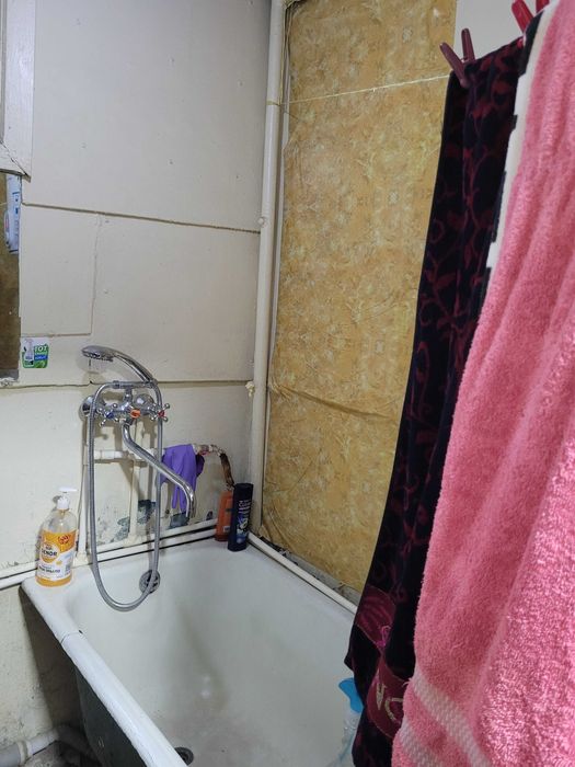 Сергели Спутник 1 1/1/2 квартира без ремонта,рядом станция метро Чинор