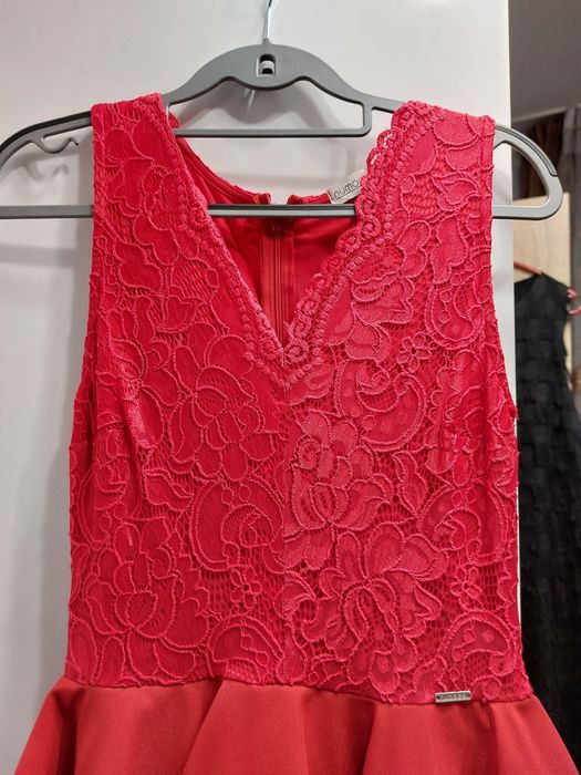 Червена официална рокля,М