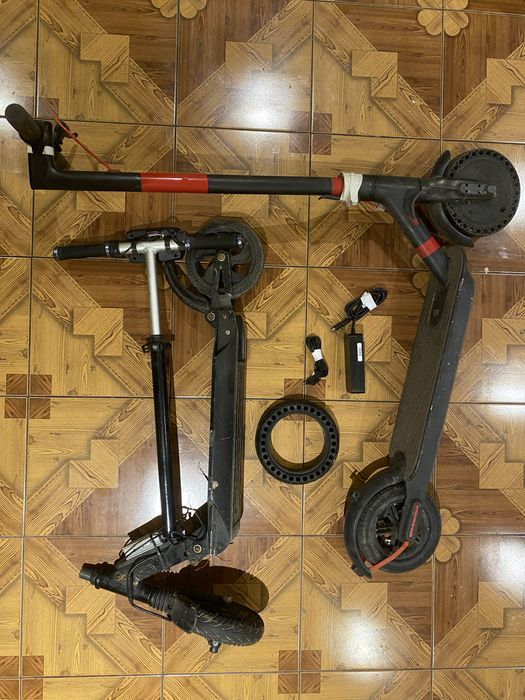 Vand 2 trotinete electrice