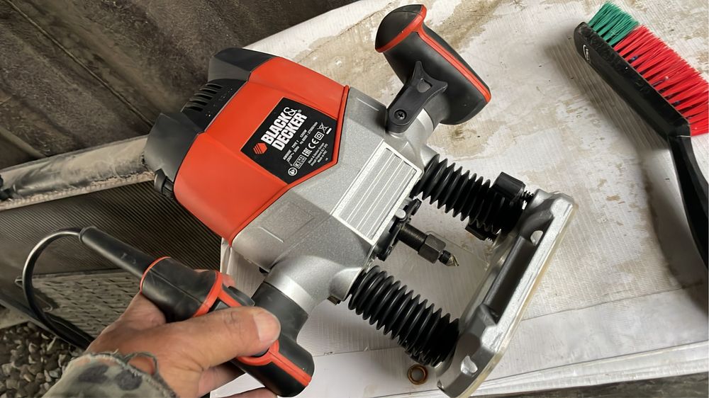 Фрезер Black & Decker