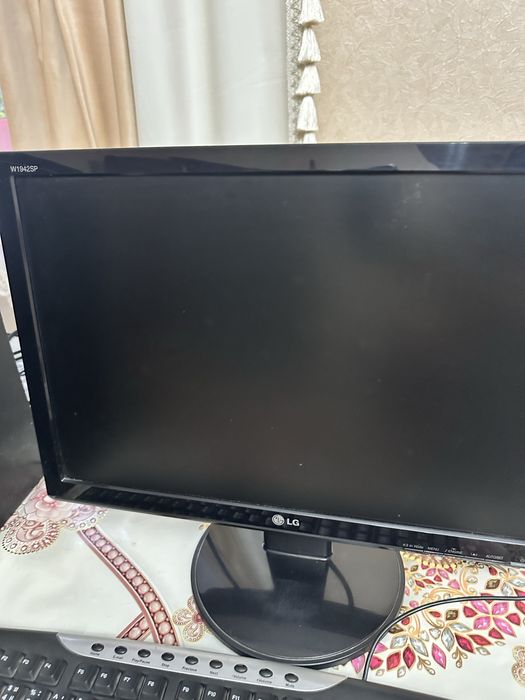 Монитор 19 дюйм б/у 10000тг.