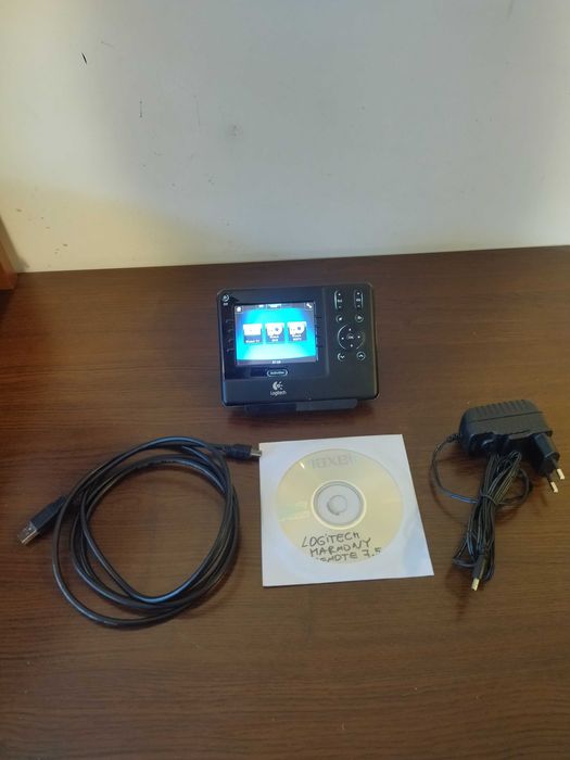 Продавам универсално дистанционно Logitech Harmony 1100