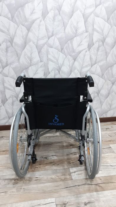Продам инвалидную коляску
