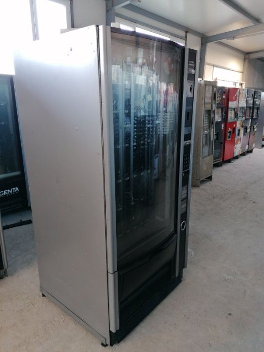 Necta Sfera вендинг автомат за пакетирани продукти С МОНЕТНИК