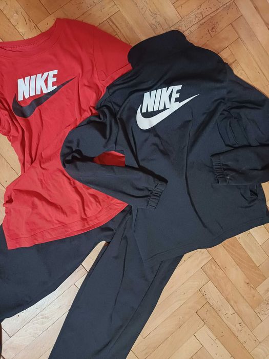 Спортен екип Nike с подарък