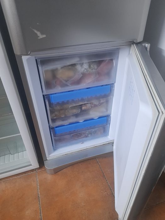 Frigider indesit si vitrina frigorifica atlas