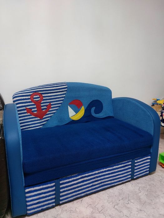 Детскии диван, в хорошем состоянии