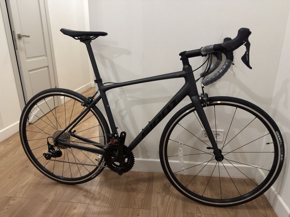 Продам новый шоссейный велосипед Giant Contend 0, рама M
