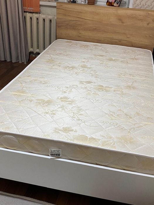 Продам кровать- полуторка