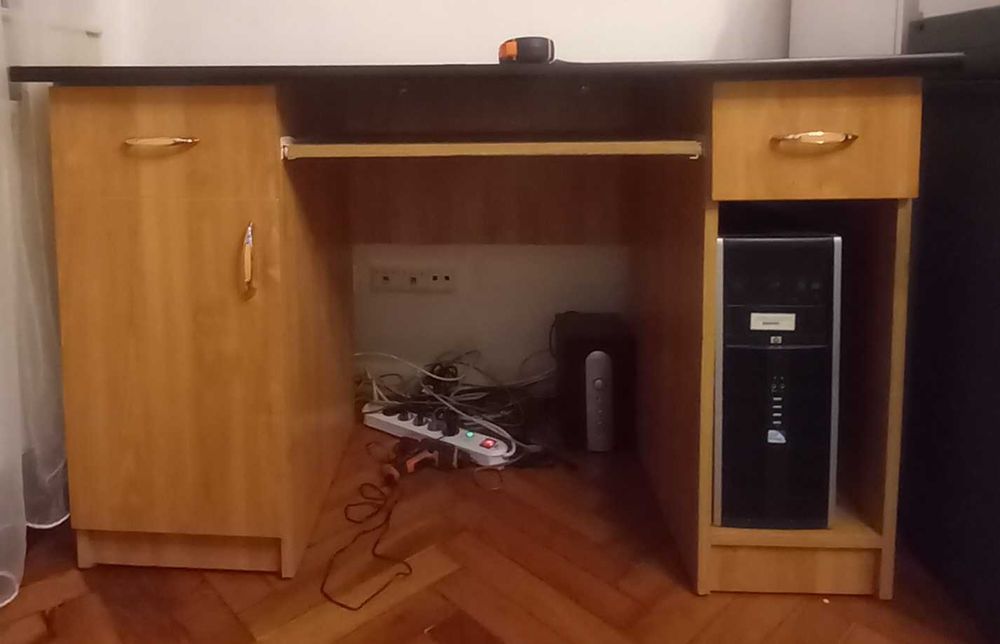 Birou din pal 18 mm, L=130 cm, l=66 cm, H=80 cm